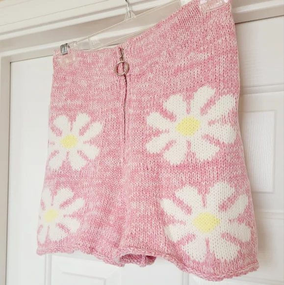 NWT Storia Pink Daisy Print Knit Sweater Shorts - Picture 6 of 12